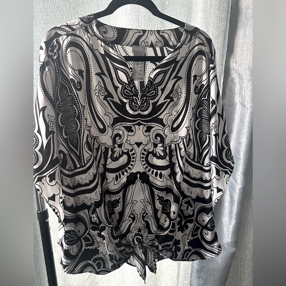 Chico’s black and white flowy front tie blouse size XL (Chico’s size 2)